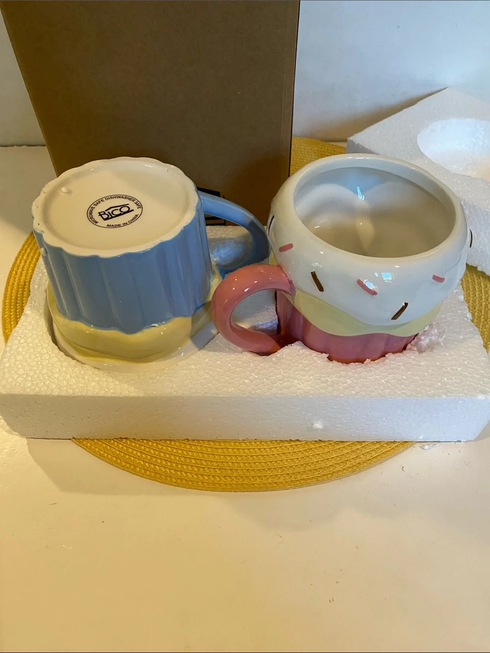 NIB Set of 2 Cupcake-Shaped Oversized Mugs